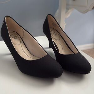 Life Stride Pumps in Black